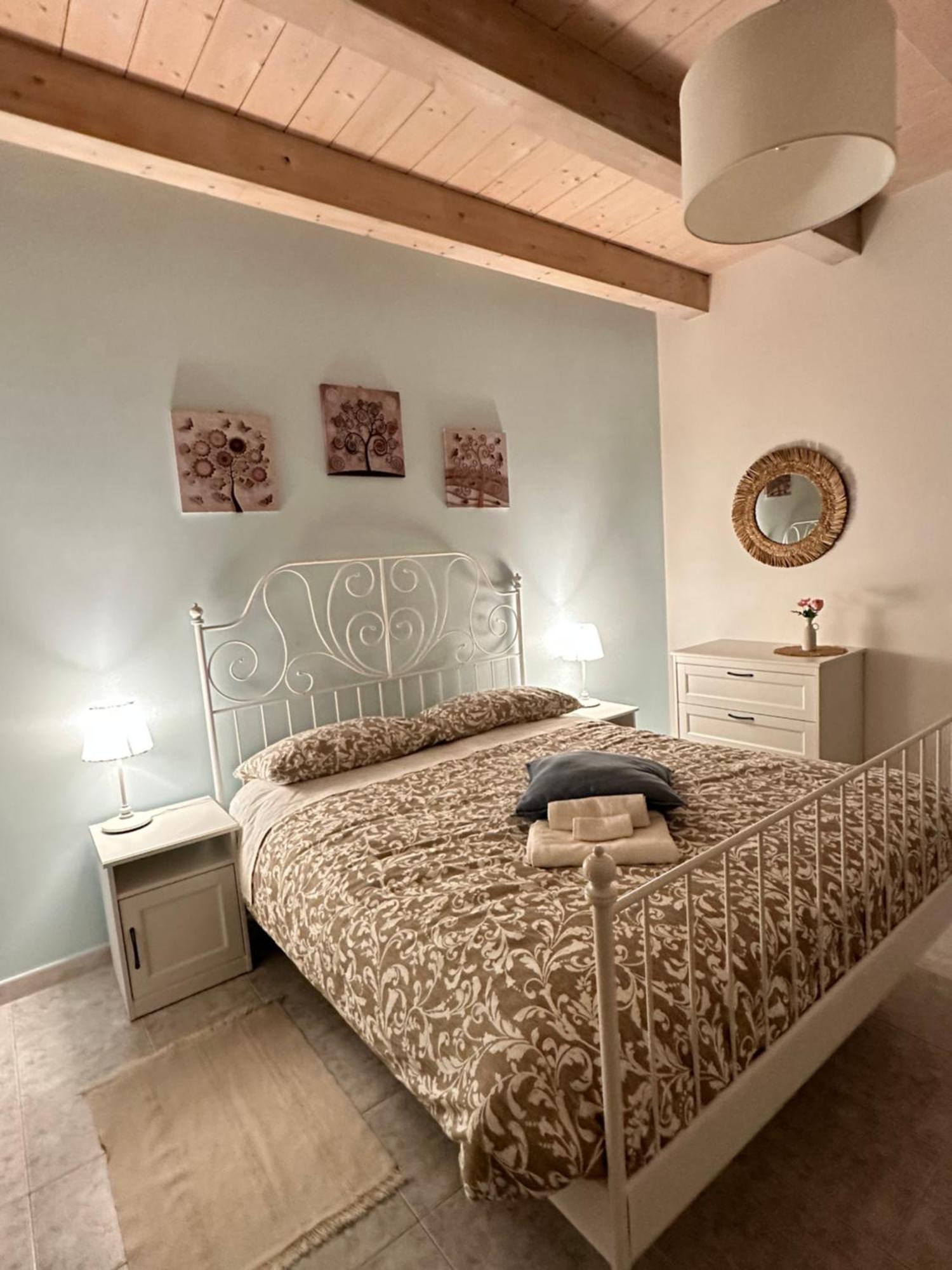 Affittacamere Il Cortile Chiaravalle Marche Eksteriør billede