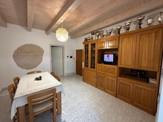 Affittacamere Il Cortile Chiaravalle Marche Eksteriør billede