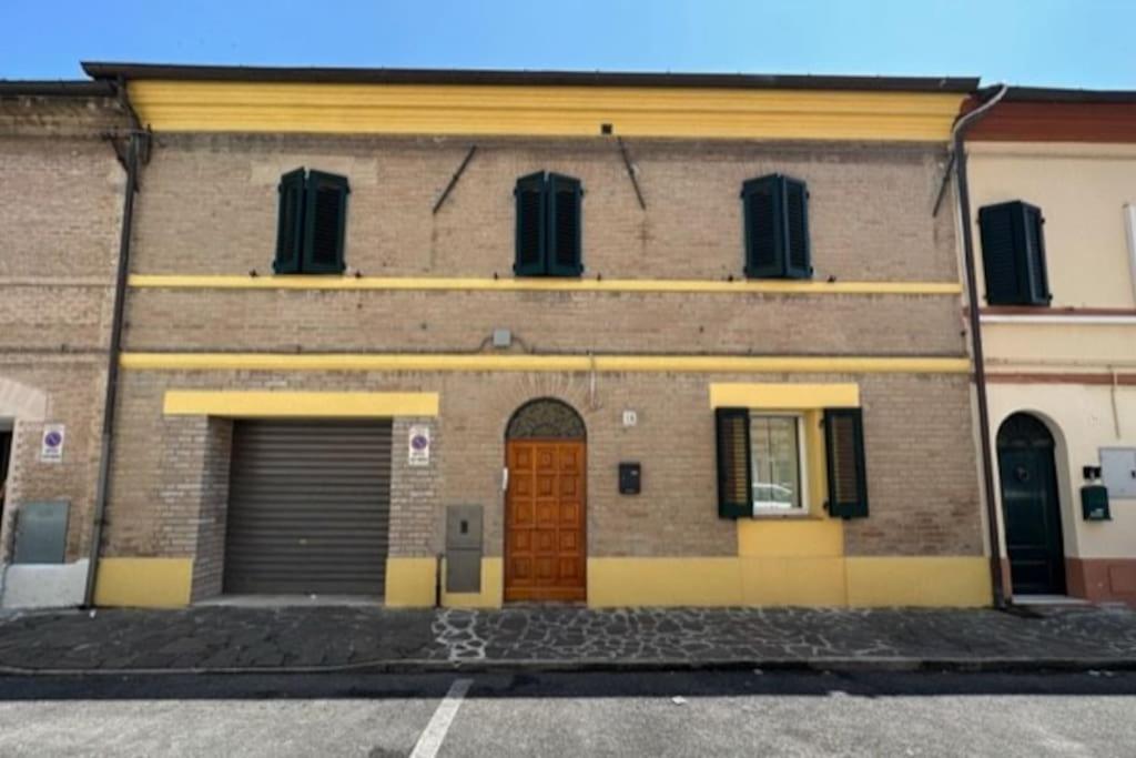 Affittacamere Il Cortile Chiaravalle Marche Eksteriør billede