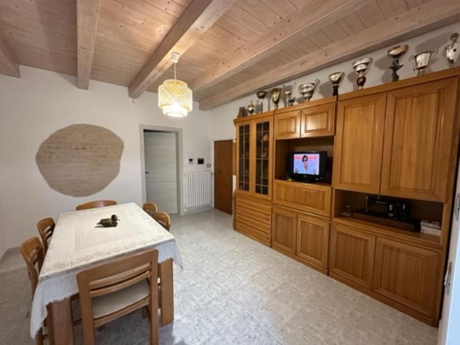 Affittacamere Il Cortile Chiaravalle Marche Eksteriør billede