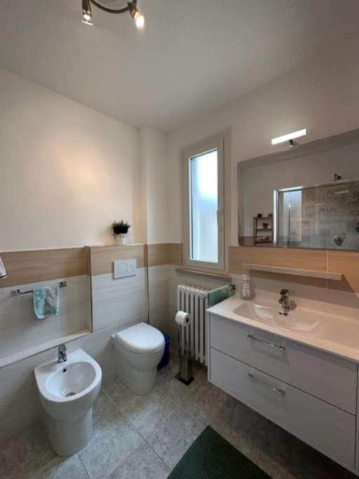 Affittacamere Il Cortile Chiaravalle Marche Eksteriør billede