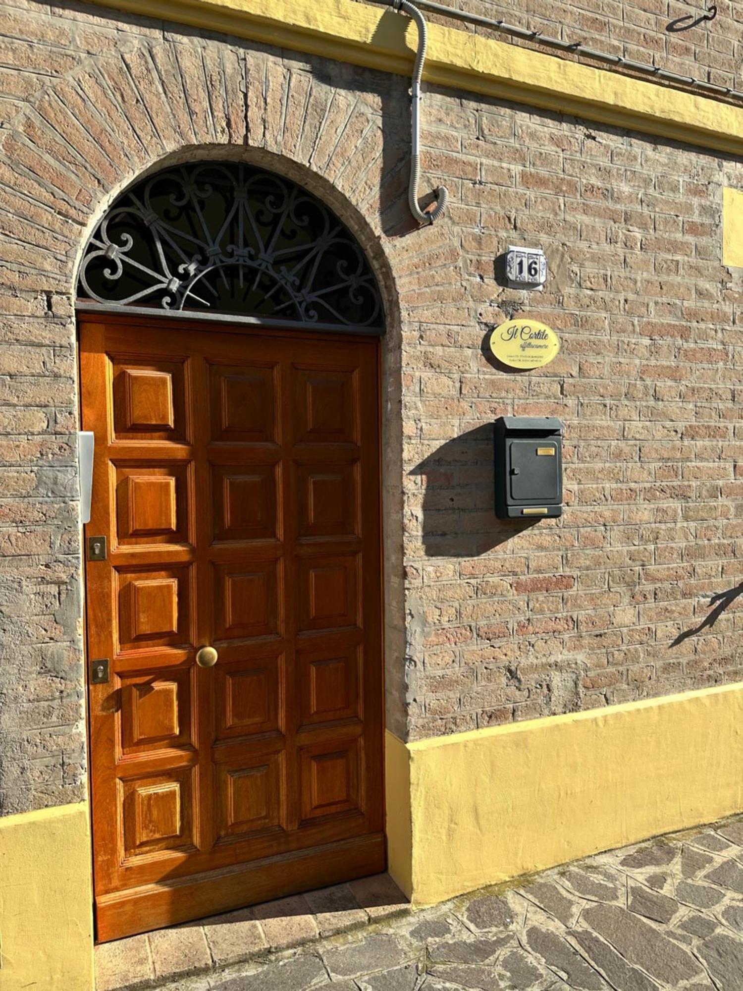Affittacamere Il Cortile Chiaravalle Marche Eksteriør billede